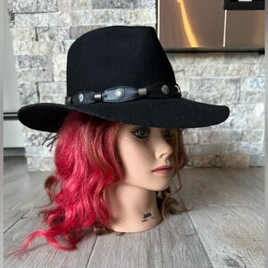 De Luxe Quality Black wool felt silver metal embellished Western Hat